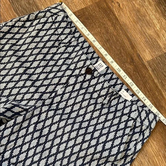 Gap woman’s shorts Stylish Blue and White size 10 - Picture 2 of 10